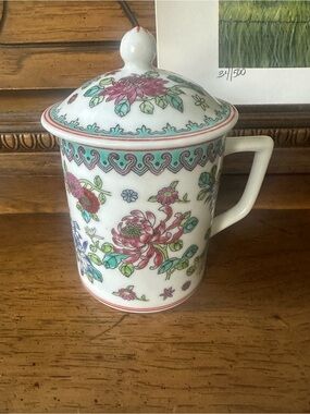 Vintage Famille Rose Lidded Mug With Gorgeous Rose Medallion Pattern